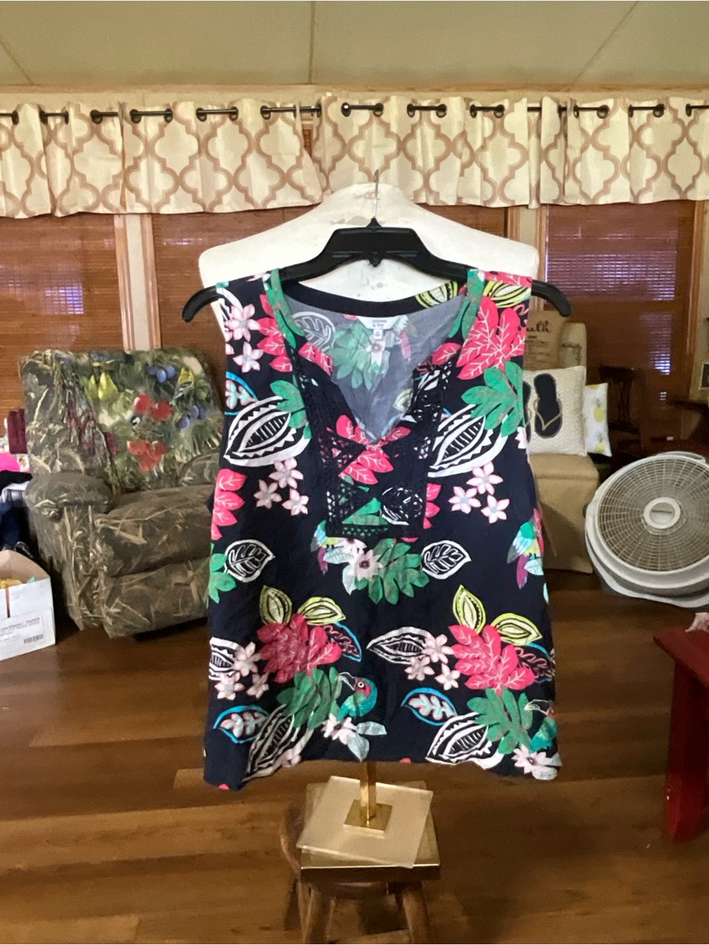 Crown & Ivy xl sleeveless top